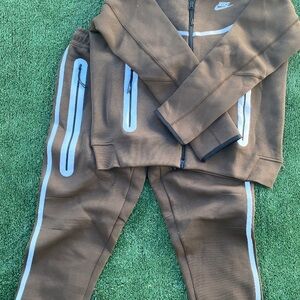 Nike Brown Men's Sweatpants & Jacket Set with Reflective Accents